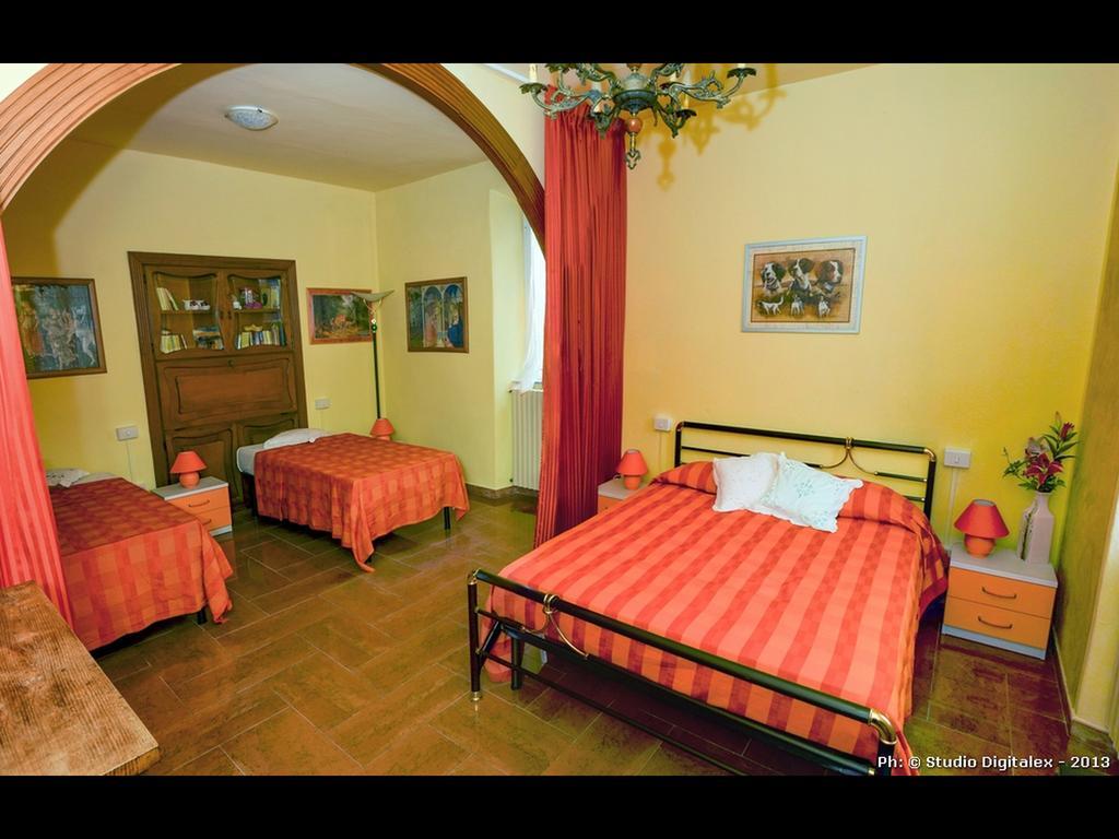 Casa Vacanze Nonna Nella فيلافرانكا إن لونيجيانا الغرفة الصورة